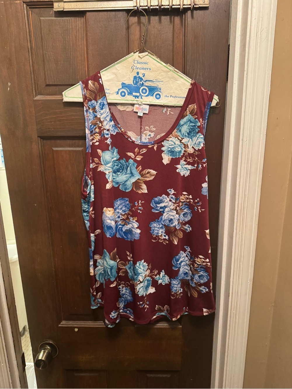 Women’s 2X LuLaRoe Floral Scoop Neck Tank Top - Burgundy with Blue Flowers